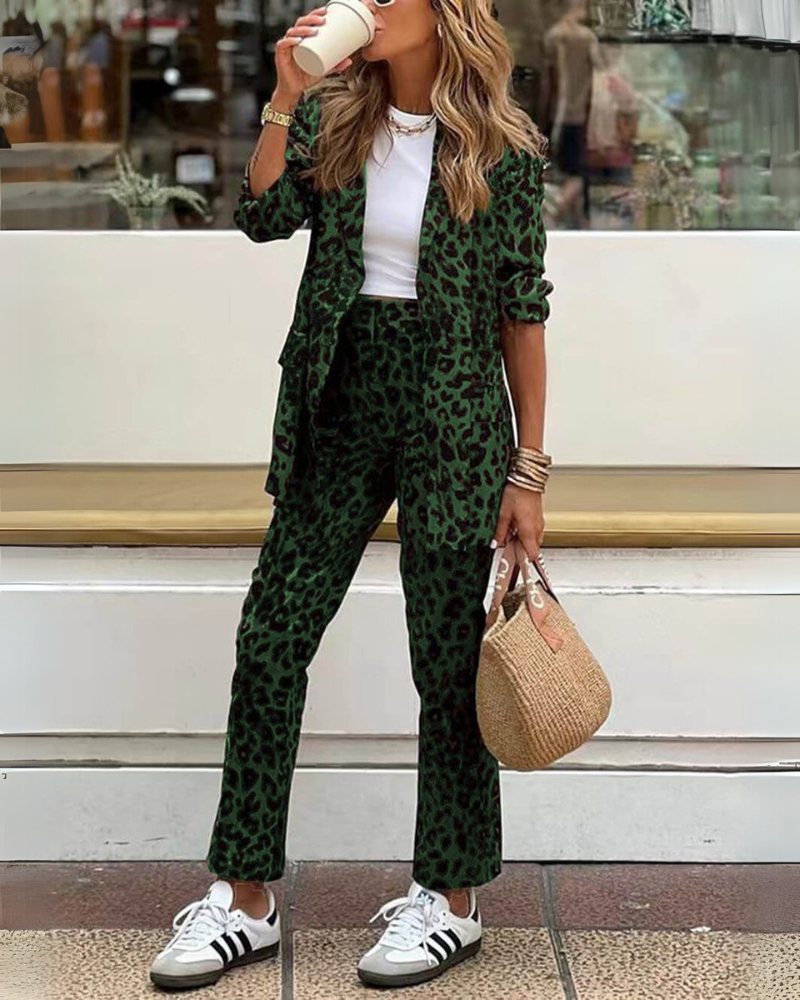 Siyaje | Ensemble robe et pantalon avec imprimé léopard