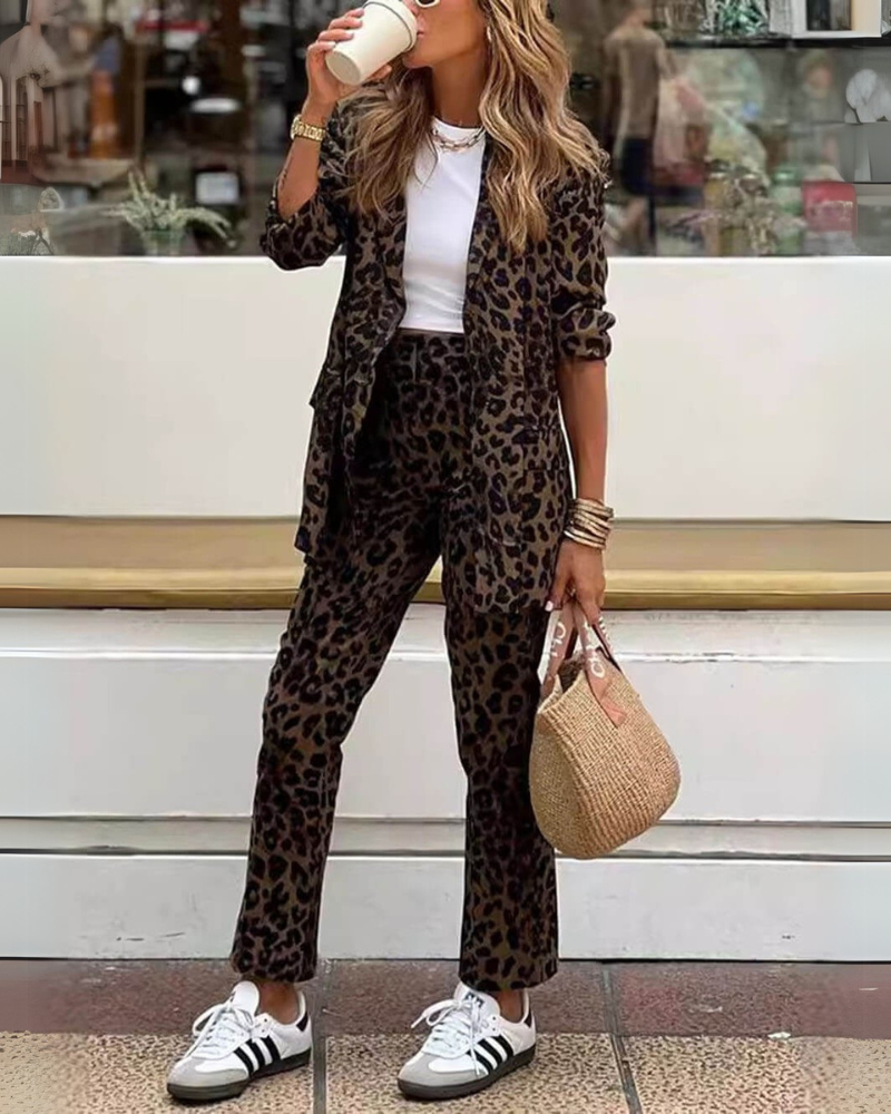 Siyaje | Ensemble robe et pantalon avec imprimé léopard
