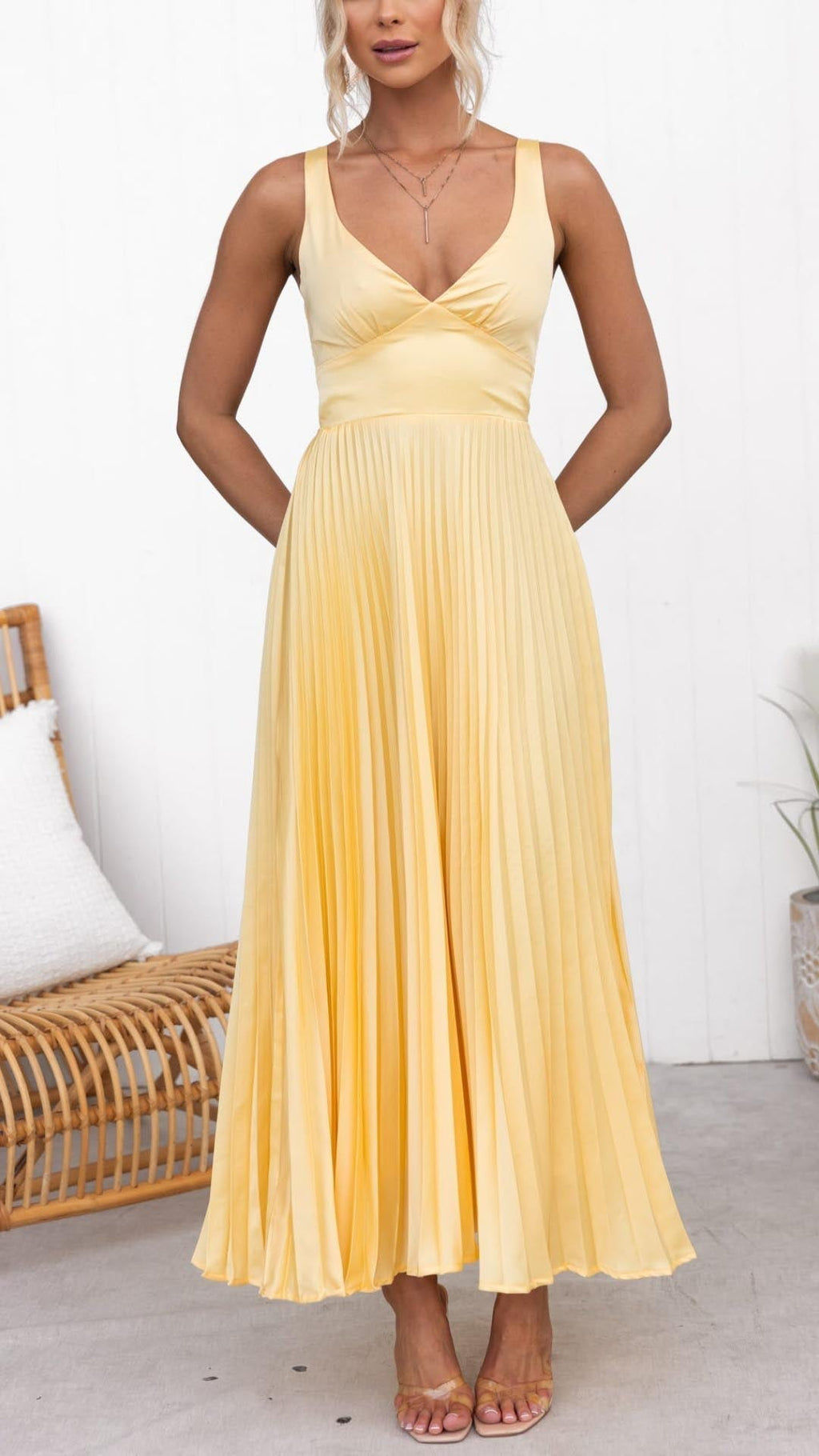 Siyaje | Robe longue plissée jaune à décolleté en V