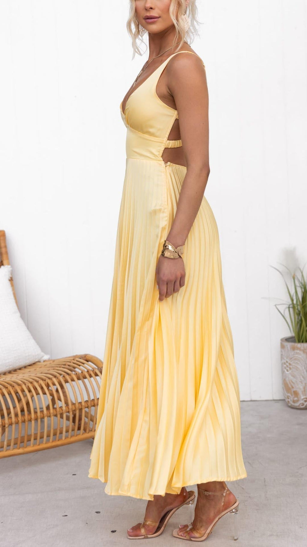 Siyaje | Robe longue plissée jaune à décolleté en V