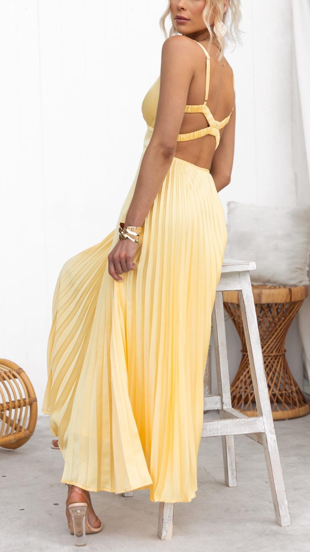Siyaje | Robe longue plissée jaune à décolleté en V