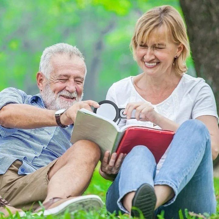 Loupe portable 30x pour seniors - ZoomXpert